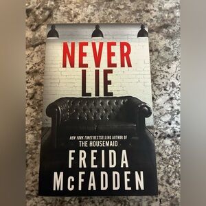 Never Lie by Freida McFadden Book